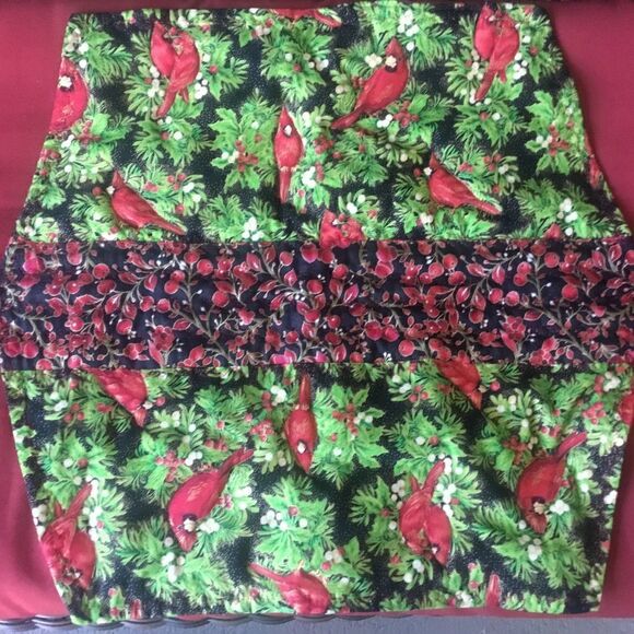 NWT Hand Crafted, Quilted Beautiful Cardinals Holiday Runner - Picture 2 of 9